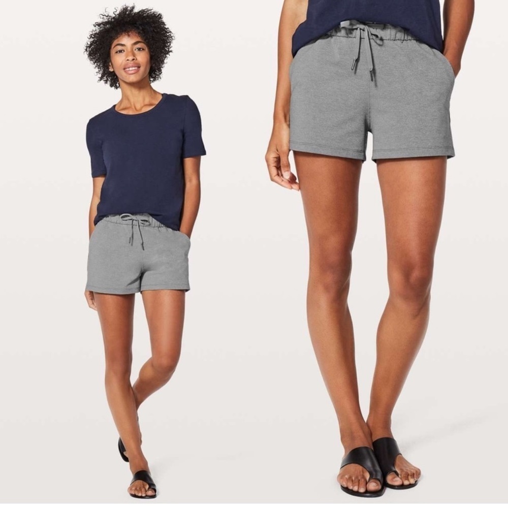 Lululemon On The Fly Mid Rise Heathered Slate Shorts | 8